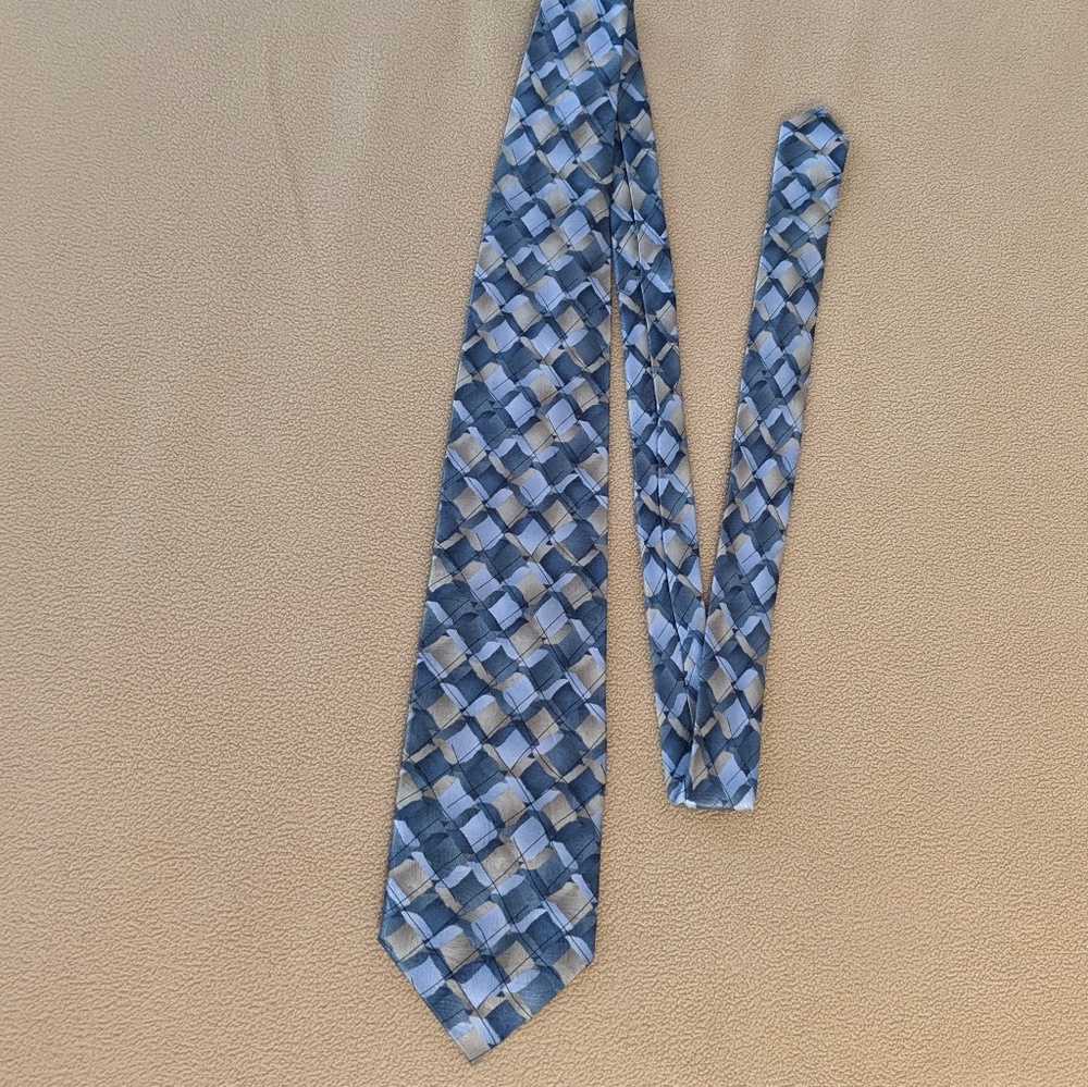 Jerry Garcia 100% silk tie. Blue iceberg